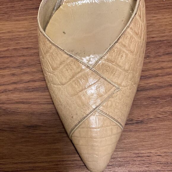 Susan Bennis Warren Edwards Handmade D’Orsay Pumps in Beige Embossed Leather. - Picture 3 of 8